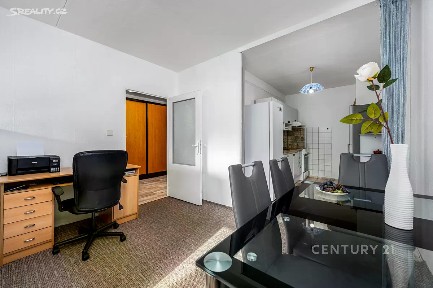 Prodej bytu 2+kk 50 m² Hovorčovická, Praha - Kobylisy