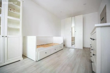 Pronájem bytu 2+kk 45 m² Průběžná, Praha - Strašnice