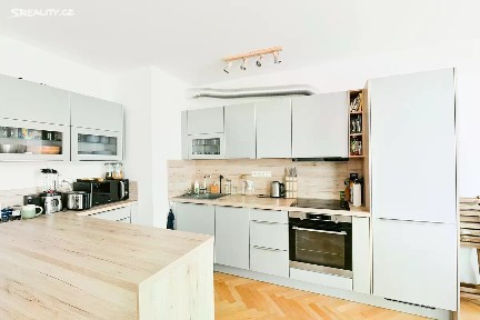 Pronájem bytu 3+kk 91 m² Korunovační, Praha - Bubeneč