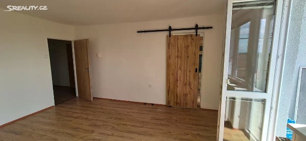 Pronájem bytu 3+1 73 m² Ptýrov