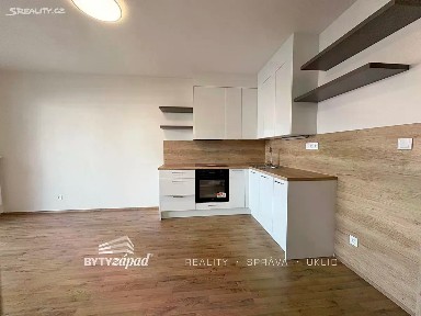 Pronájem bytu 2+kk 55 m² Poděbradova, Plzeň - Jižní Předměstí