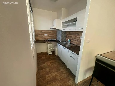 Pronájem bytu 1+kk 34 m² Družby, Pardubice - Polabiny
