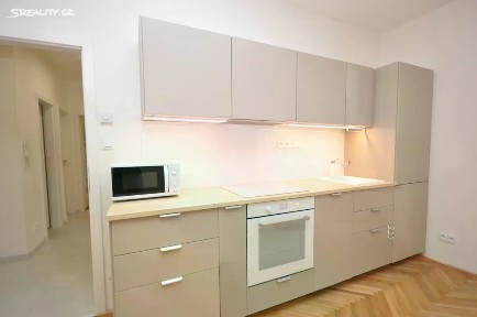 Pronájem bytu 3+kk 66 m² Na Hubálce, Praha - Střešovice