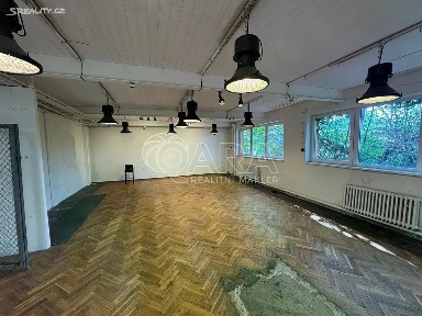 Pronájem skladového prostoru 100 m²