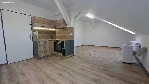 Pronájem bytu 1+kk 29 m² Závodu míru, Karlovy Vary - Stará Role