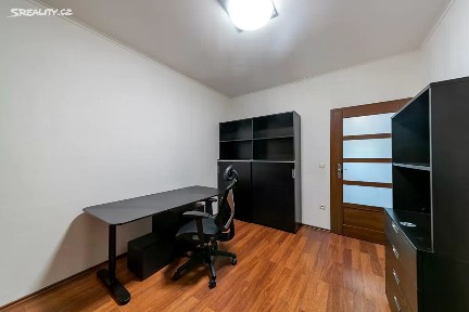 Pronájem vily 120 m², pozemek 30 m² Vlaštovčí, Praha - Březiněves