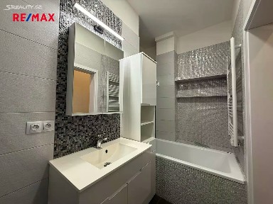 Pronájem bytu 2+1 70 m² Na Louži, Praha - Vršovice