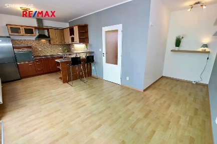 Pronájem bytu 1+kk 32 m² Pod Nouzovem, Praha - Kbely
