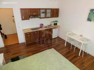 Pronájem bytu 1+kk 23 m² 5. května, Praha - Nusle