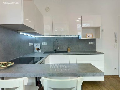 Pronájem bytu 1+kk 38 m² Pražská třída, Hradec Králové - Kukleny