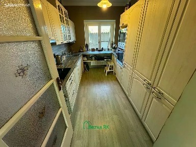 Prodej rodinného domu 270 m², pozemek 762 m²