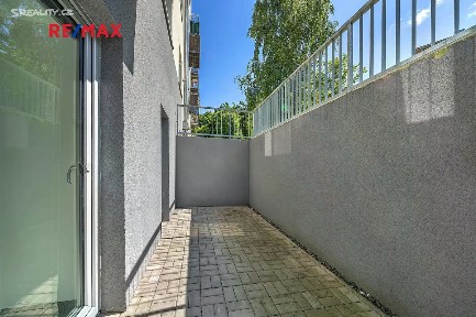 Pronájem bytu 2+1 37 m² Višňová, Milovice - Mladá