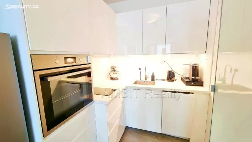 Pronájem bytu 2+kk 42 m² Voskovcova, Praha - Hlubočepy