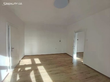 Pronájem bytu 3+1 84 m² Pod Vlachovkou, Praha - Libeň
