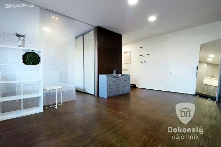 Pronájem bytu 1+kk 50 m² Na Rokytce, Praha - Libeň