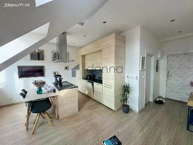 Pronájem bytu 2+kk 47 m² Jeremenkova, Praha - Podolí