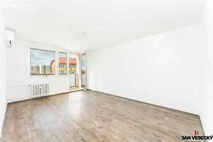 Prodej bytu 3+1 73 m² Lhotská, Praha - Horní Počernice