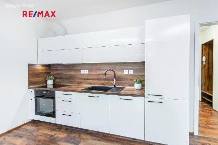 Pronájem bytu 1+kk 42 m² Na Perštýně, Liberec - Liberec IV-Perštýn