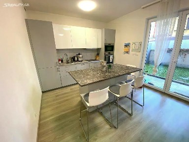 Pronájem bytu 2+kk 118 m² Petrohradská, Praha - Vršovice