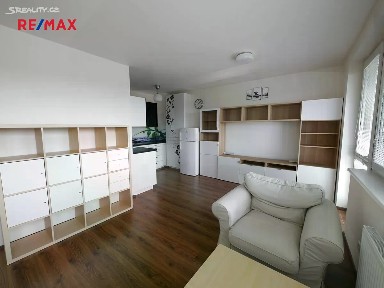 Pronájem bytu 1+kk 43 m² U Hostavického potoka, Praha - Hostavice