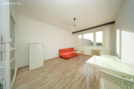 Pronájem bytu 1+kk 24 m² Tuklatská, Praha - Strašnice