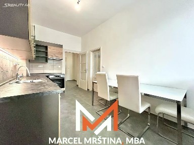 Pronájem bytu 2+1 70 m² Husovo náměstí, Náchod