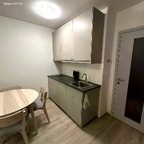 Pronájem bytu 1+kk 33 m² Výstavní, Praha - Háje