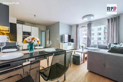 Prodej bytu 3+kk 74 m² Strnadových, Praha - Vysočany