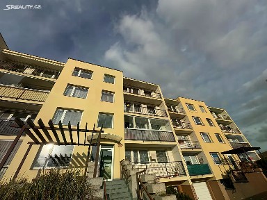 Prodej bytu 3+1 71 m² Ke Kamínce, Praha - Zbraslav