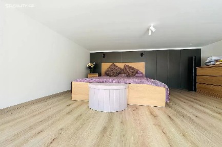 Pronájem bytu 2+kk 55 m² Murmanská, Praha - Vršovice
