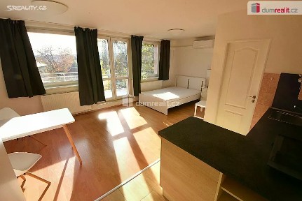 Pronájem bytu 1+kk 27 m² Nad Palatou, Praha - Smíchov