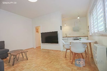 Prodej bytu 2+kk 43 m² U Staré plynárny, Praha - Holešovice