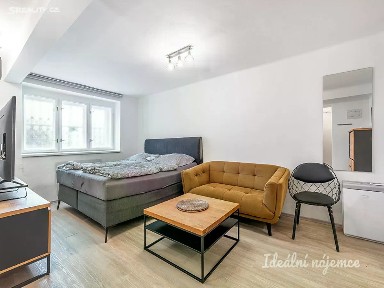 Pronájem bytu 1+kk 24 m² Za Strahovem, Praha - Břevnov