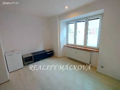 Pronájem bytu 1+kk 28 m² Nerudova, Pardubice - Zelené Předměstí