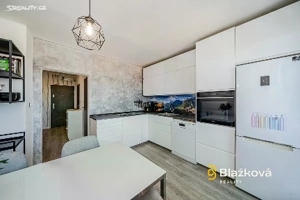 Prodej bytu 3+1 65 m² Lumírova, Ostrava - Výškovice