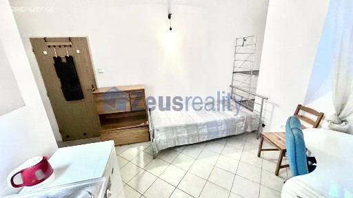 Pronájem bytu 1+kk 25 m² Lužická, Praha - Vinohrady