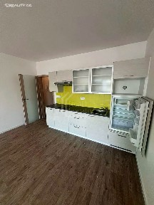 Pronájem bytu 1+kk 37 m² Pod soutratím, Praha - Vršovice