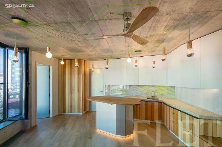 Pronájem bytu 2+kk 57 m² Komunardů, Praha - Holešovice