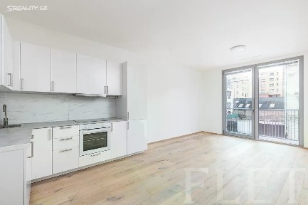 Pronájem bytu 1+kk 36 m² Křižíkova, Praha - Karlín