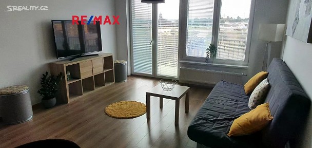 Pronájem bytu 1+kk 43 m² Pod Vinicí, Pardubice - Zelené Předměstí