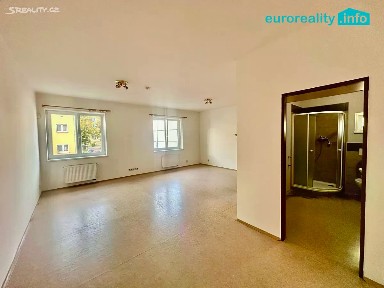 Pronájem bytu 1+kk 40 m² Závodu míru, Karlovy Vary - Stará Role