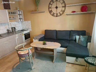 Pronájem bytu 1+kk 30 m² Pelhřimovská, Praha