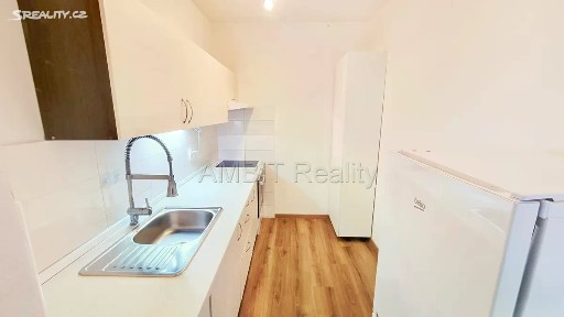 Pronájem bytu 2+kk 42 m² Vašátkova, Praha - Černý Most