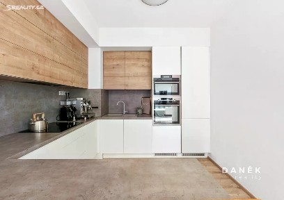 Prodej bytu 3+kk 76 m² náměstí 13. prosince, Oslavany