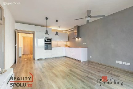 Pronájem bytu 3+kk 73 m² Holubice