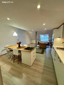 Pronájem bytu 3+kk 65 m² Mikuláše z Husi, Praha - Nusle