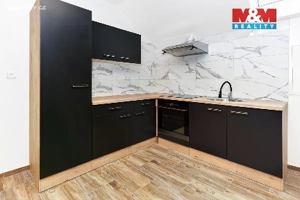 Pronájem bytu 3+1 80 m² Dašická, Pardubice