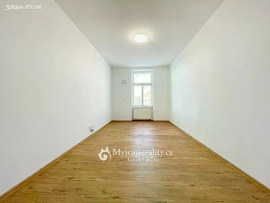 Znojmo, Mariánské náměstí, 8