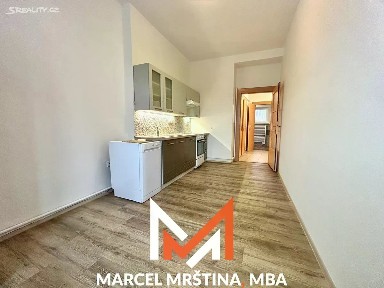 Pronájem bytu 2+1 74 m² Husovo náměstí, Náchod