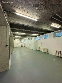 Pronájem výrobní haly, prostoru 82 m² třída 3. května, Zlín - Malenovice